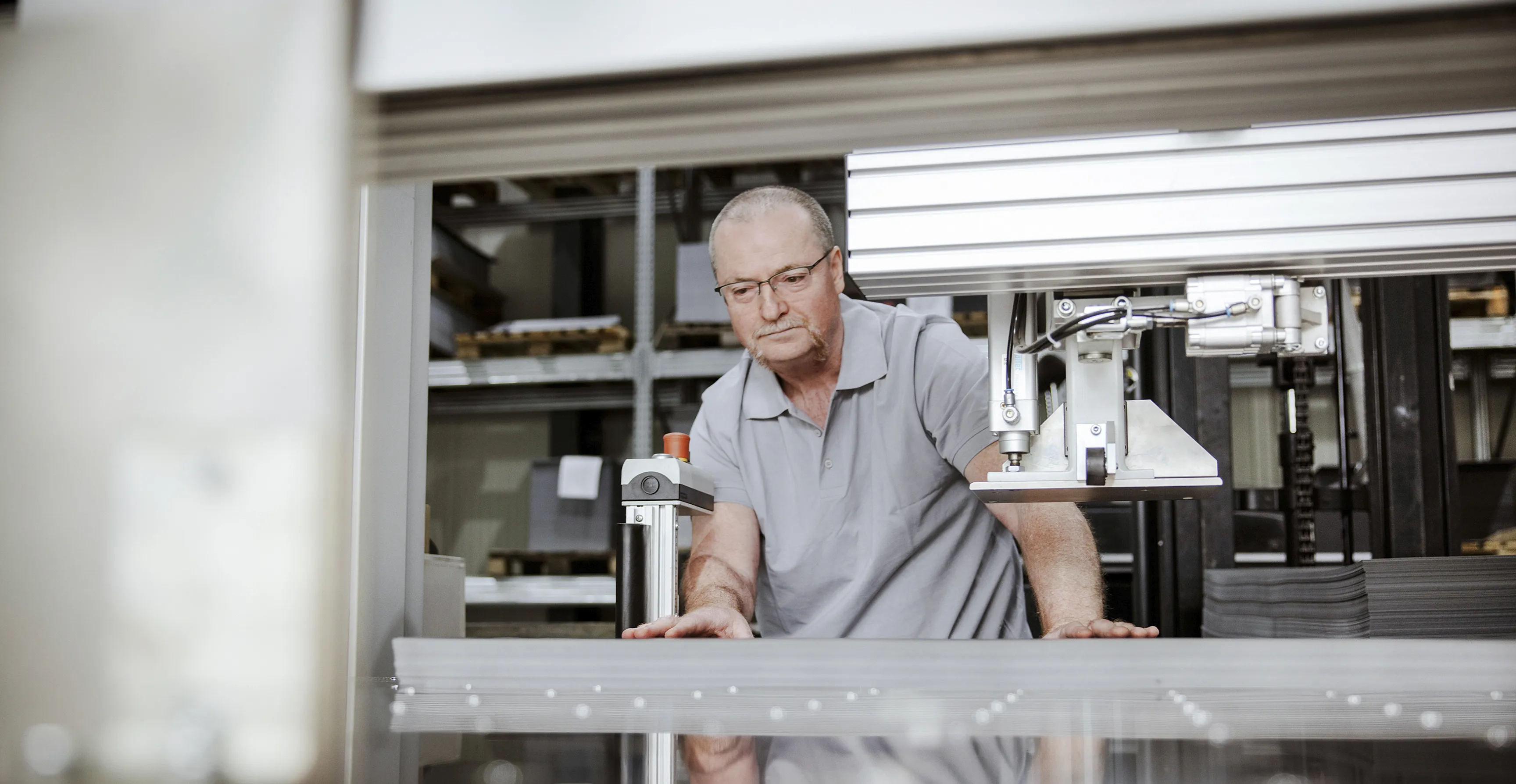 Dirks Kunststoff-Formteile, Tiefziehteile und Antirutschmatten für Küchen- und Badmöbel